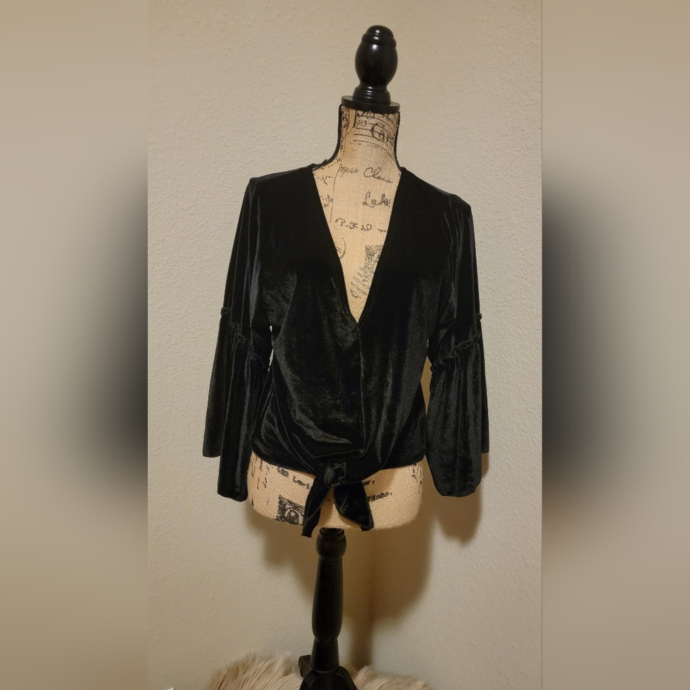 (NWT) Lavender Field Black Velvet Blouse